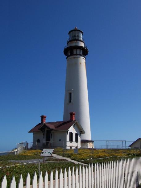 Pigeon Point Lighthouse 1
This picture is taken from the parking lot side of Pigeon Point Lighthouse.  Pigeon Point Lighthouse is located between Santa Cruz and San Francisco on highway 1.
Keywords: Pigeon Point Lighthouse ocean