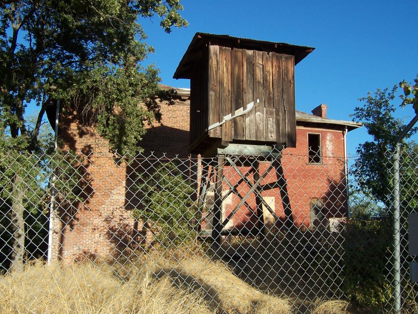 Bayley House 4
That is a water tower at the back of the house.
Keywords: Bayley House
